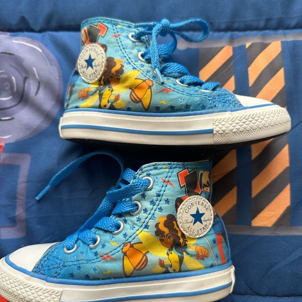 Toddler girl size 6 converse